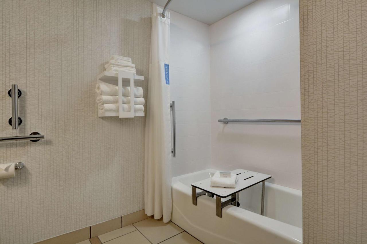 Hampton Inn Greenwood Exterior photo