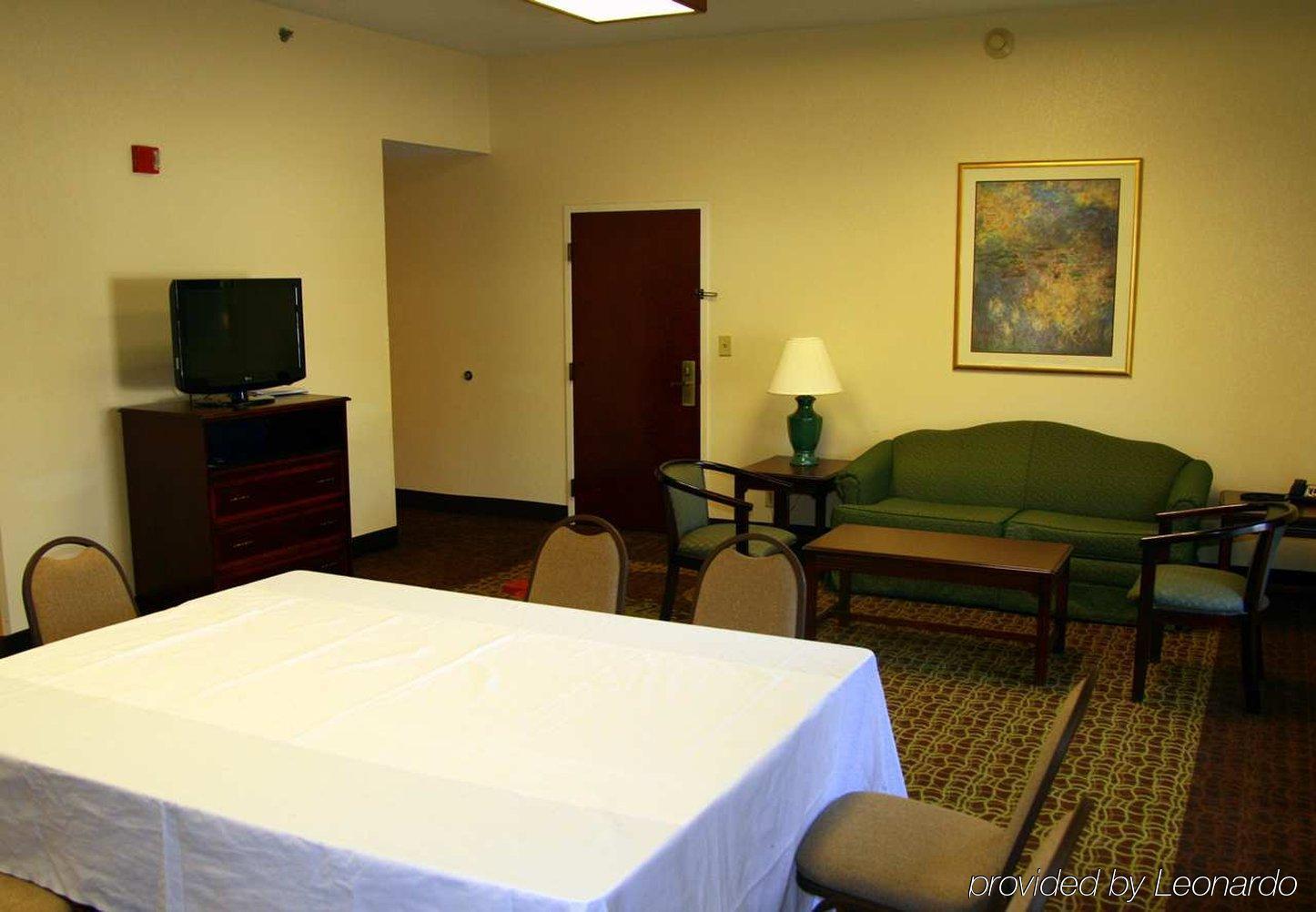 Hampton Inn Greenwood Room photo