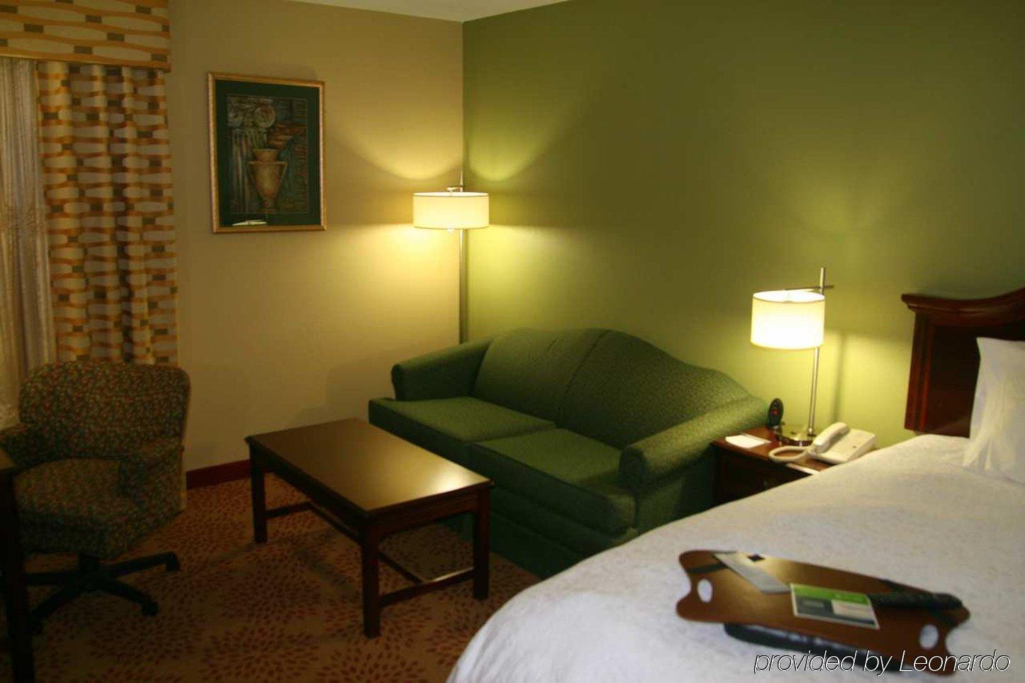 Hampton Inn Greenwood Room photo