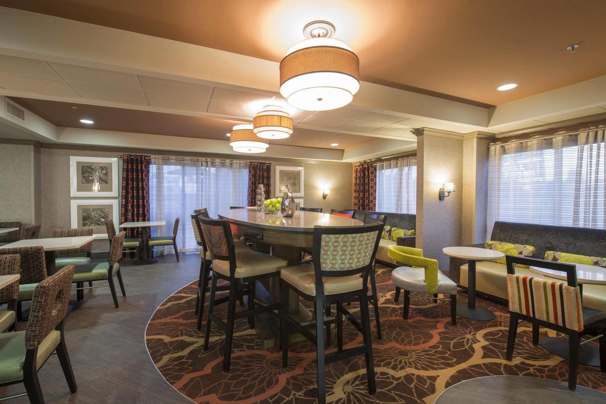 Hampton Inn Greenwood Exterior photo